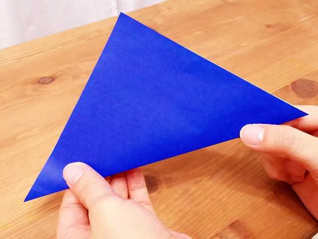 ３歳の幼児向け 折り紙の基本 三角折り の教え方 すみれもん